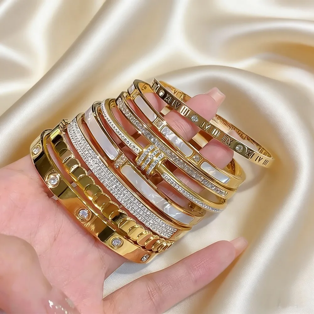 إسوارة نسائية مطلية ذهب